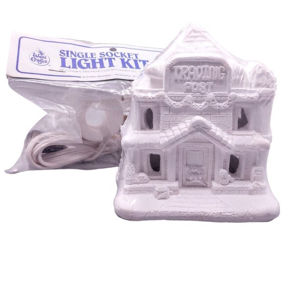 Celebrate It Christmas Trading Post 118779 w/Single Socket Light NEW Sealed - Picture 2 of 9